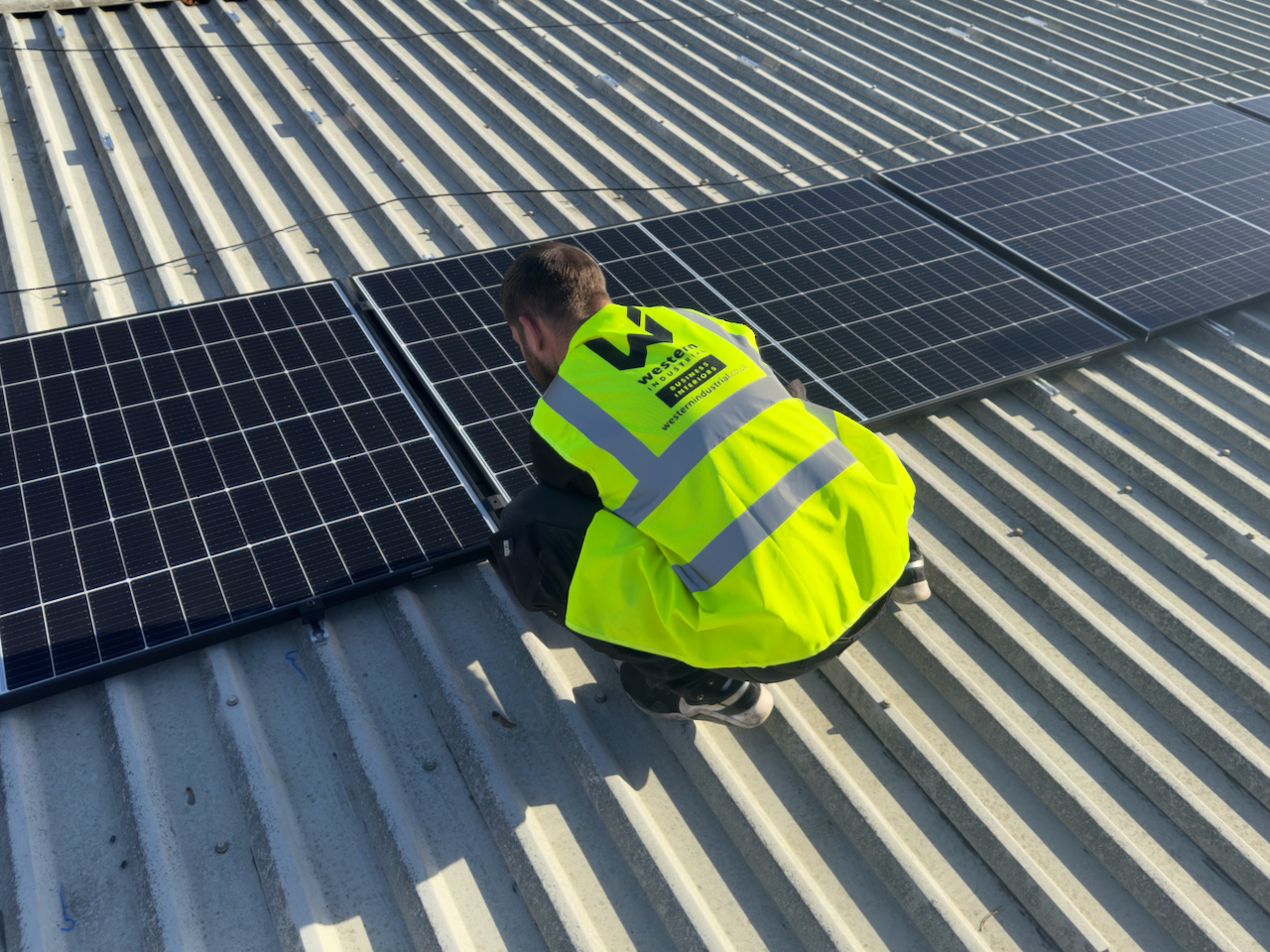 Maintaining Solar Panels Maintaining Solar Panels